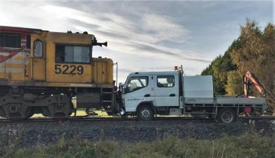 photo from TAIC report depicts the scene after impact - the locomotive face-toface with the Hi-Rail vehicle (a road-rail double cab utility truck with a flat bed tray at the rear and a digger arm.  The very front of the truck has been crushed in the impact.