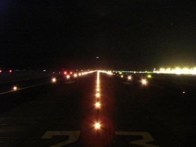 Runway 23 Left, Auckland Airport viewed from the runway centreline. Credit TAIC