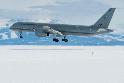 RNZAF Boeing 757-2k2, Antarctica . Courtesy of the Royal New Zealand Air Force.