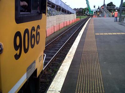 Train 228 stopped on the closed northbound track at Puhinui. Courtesy of KiwiRai