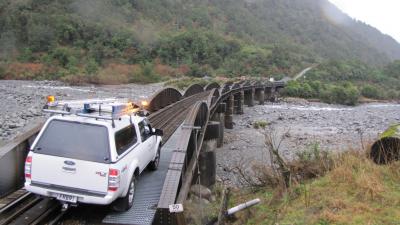 Opposing paths of the road vehicles and Train 804. Credit TAIC.